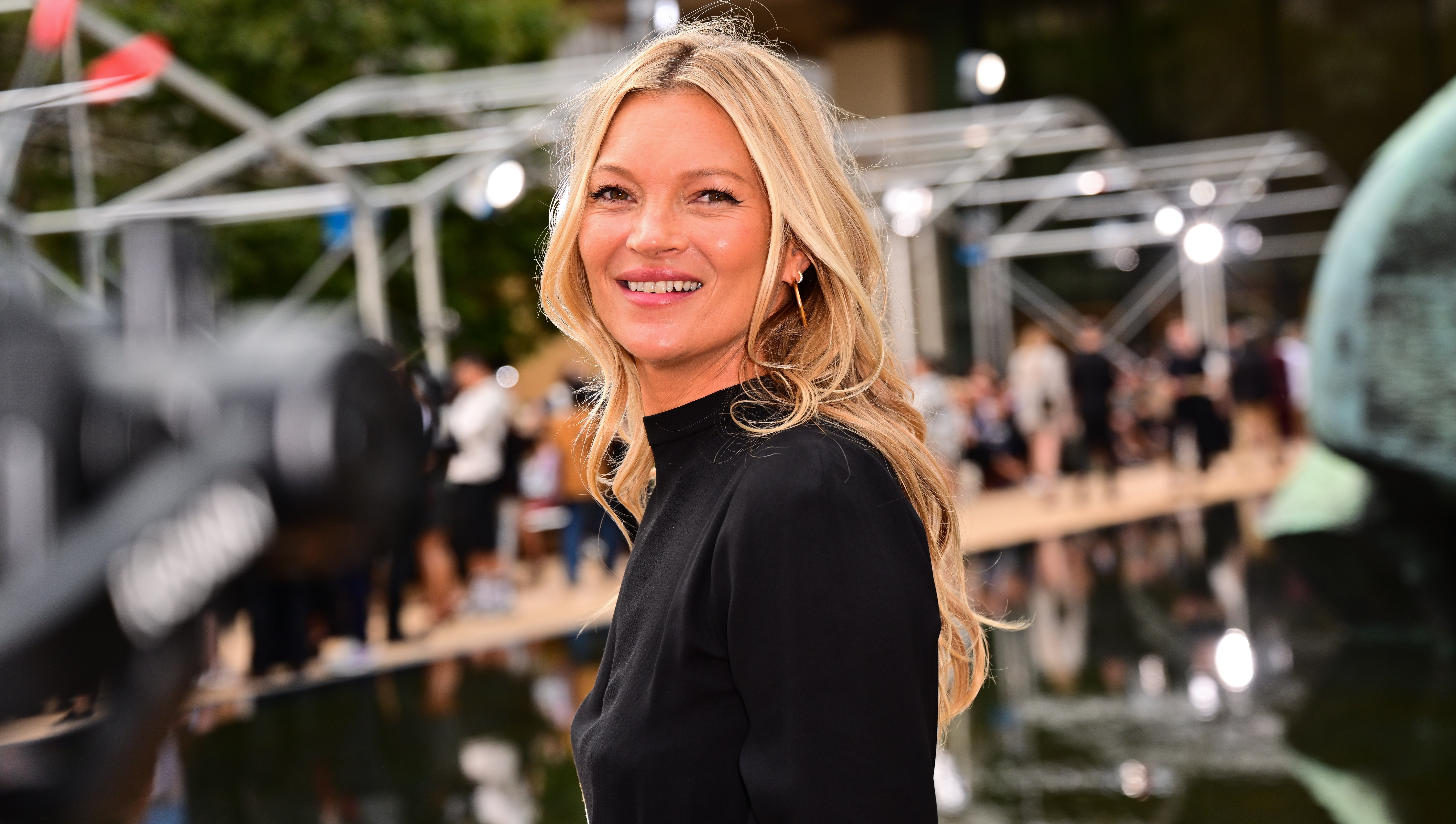 Kate Moss's Slimming Jeans Are The Model-Off-Duty Style for Fall 2026