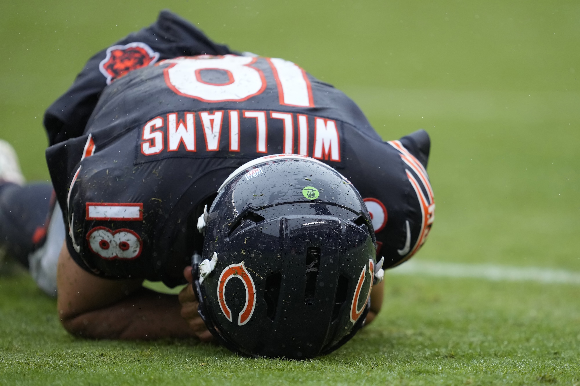 Chicago Bears QB Caleb Williams Heard Screaming in Pain After Dramatic Injury