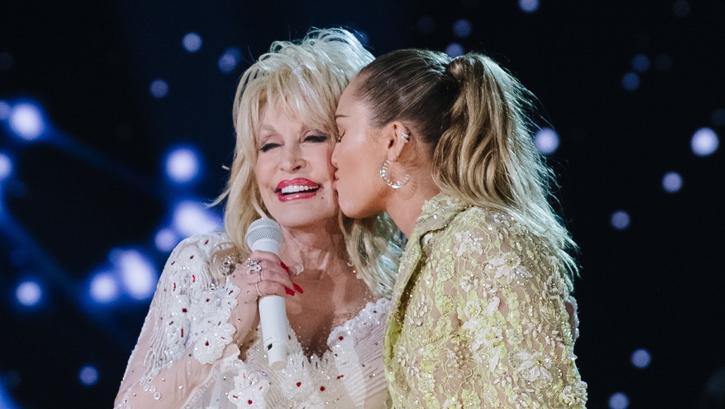 Miley Cyrus Gives Update on Godmother Dolly Parton Amid Health Trouble