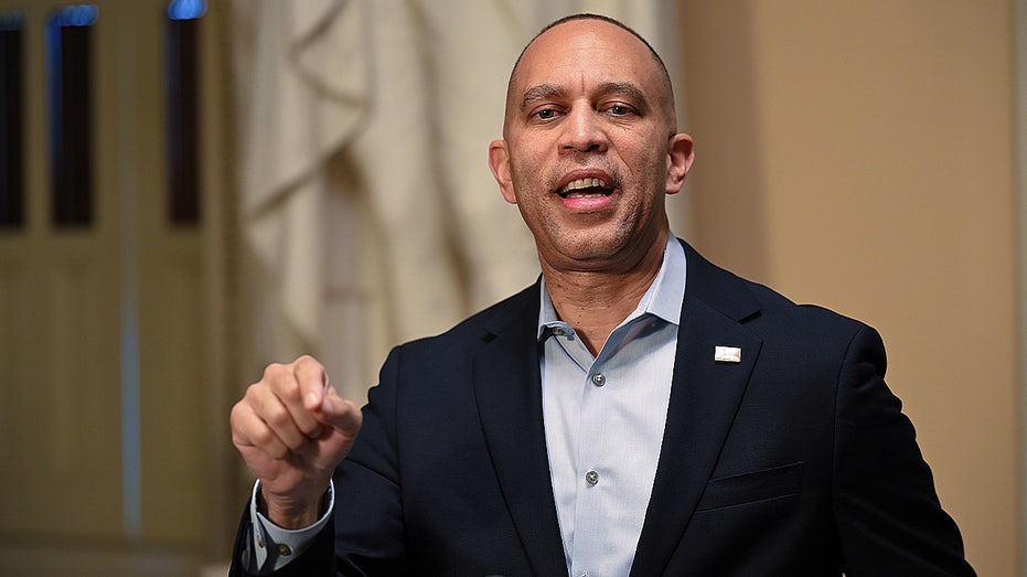Hakeem Jeffries digs in on SNAP blame-game with 42 million Americans' food benefits at risk