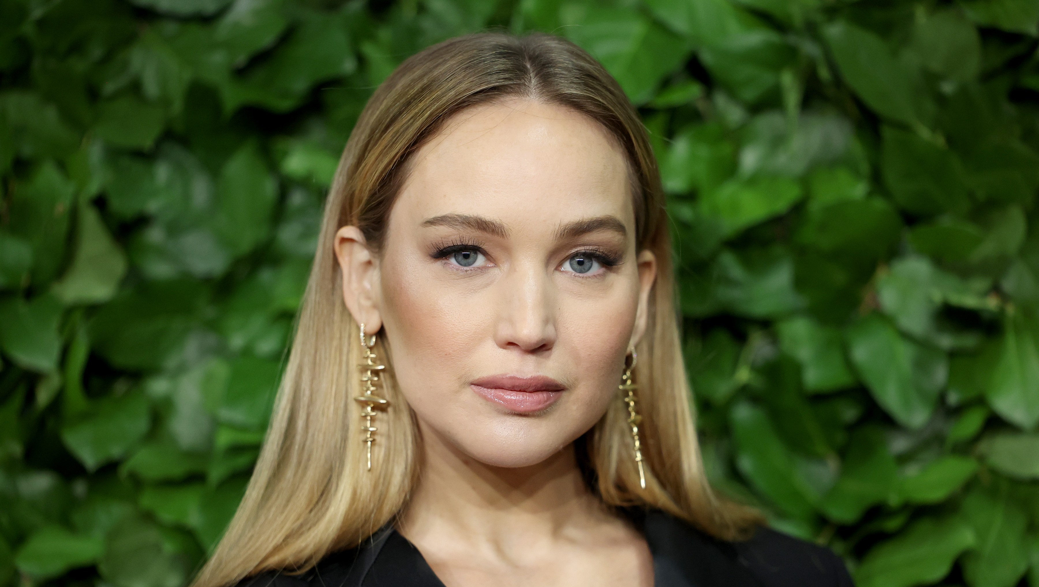 Bye, Beige! Jennifer Lawrence's Cardigan Color Is Way Chicer Than Neutrals