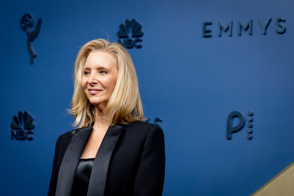 Mature-Skin? Lisa Kudrow's $28 Red Carpet Concealer Won't Crease