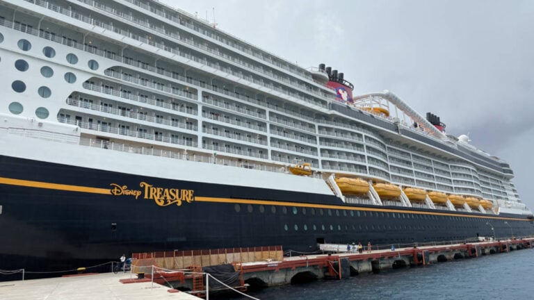 Disney Treasure Sailing Will Trial Wristbands in Place of Key to the World Cards