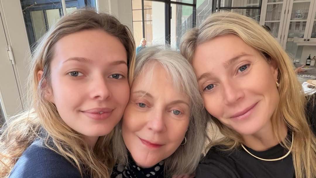 Gwyneth Paltrow Poses With Apple and Mom Blythe Danner in Mother's Day Selfie